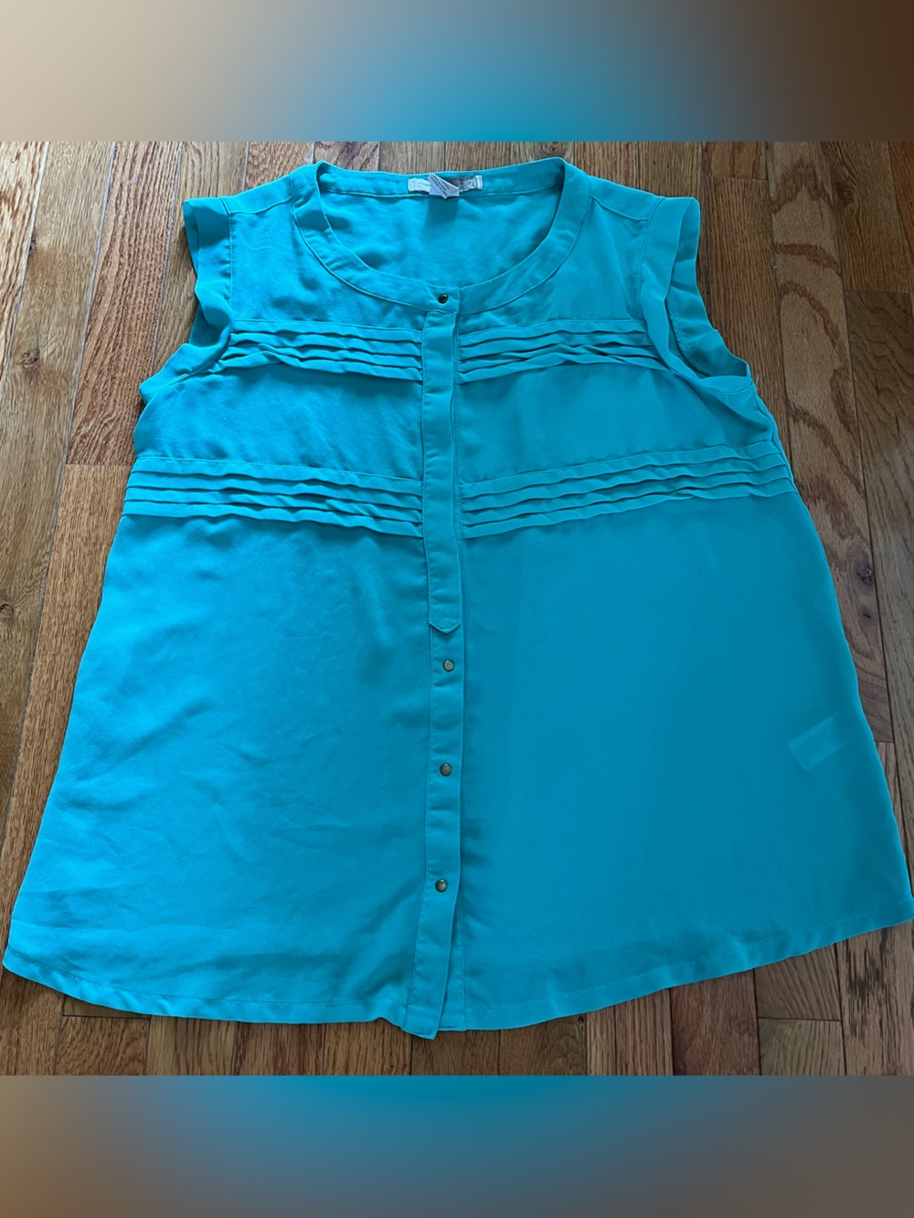 Love 21 Green Sleeveless Pintuck Blouse Gently scooped neck Lightweight Sz L EXC